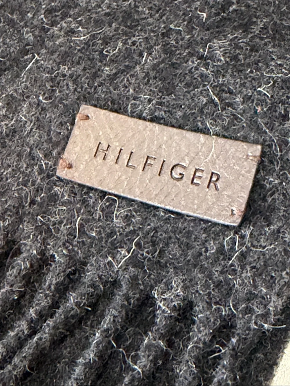 Tommy Hilfiger 100% Lambswool Charcoal Gray Fringe Scarf Soft Winter 63x10.5